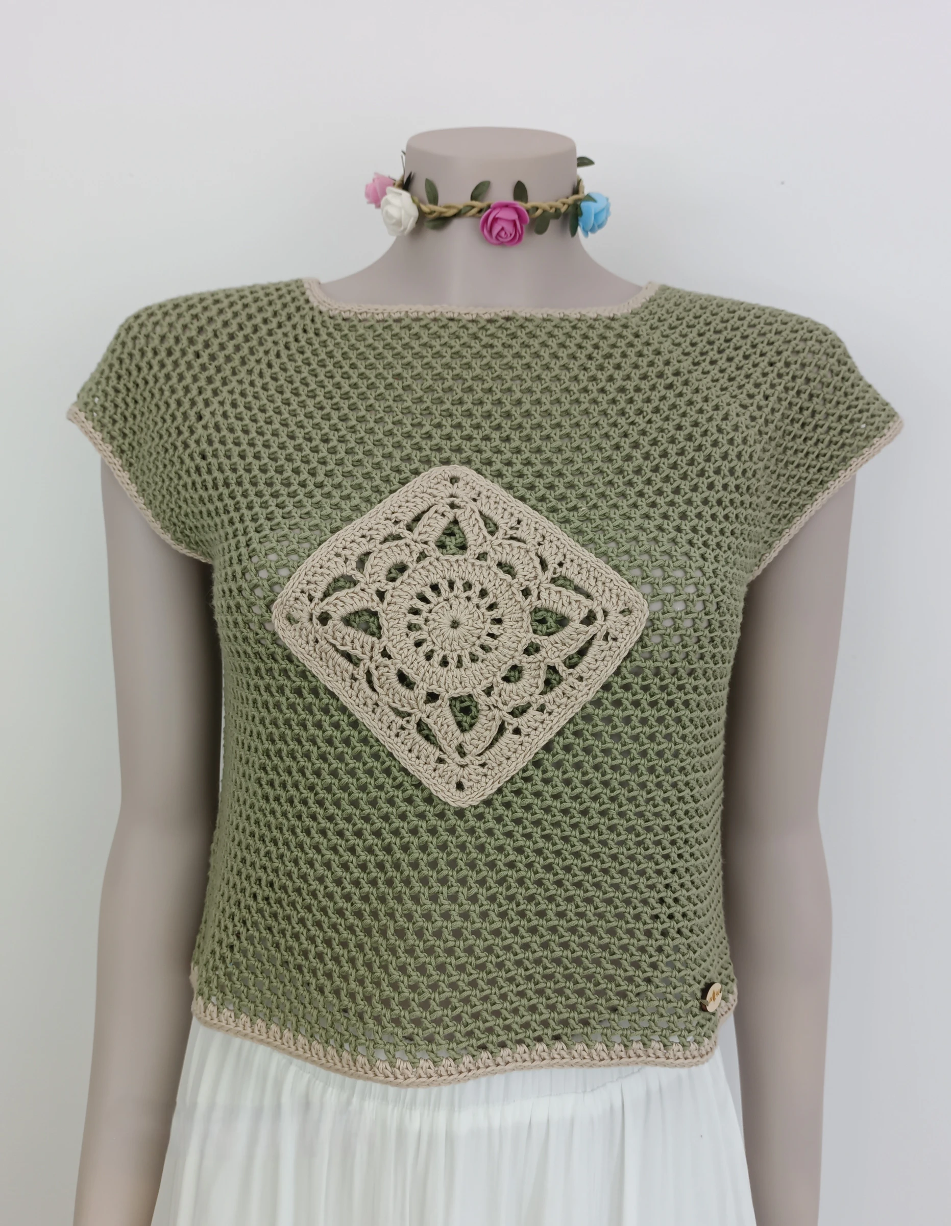 Top de crochê de algodão com granny no centro – photo 3
